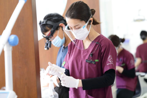 メタルフリー治療で、金属アレルギー患者さまの人生をより健やかに幸せに