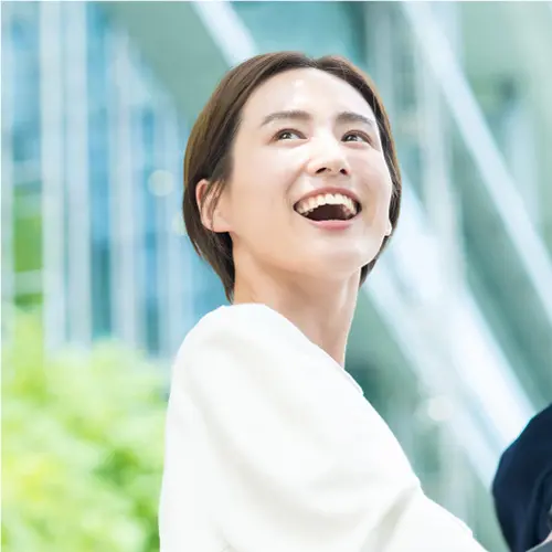 銀歯など金属の歯を除去することで見た目の印象が改善