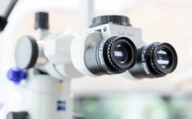 精密な処置を行うマイクロスコープ歯科治療